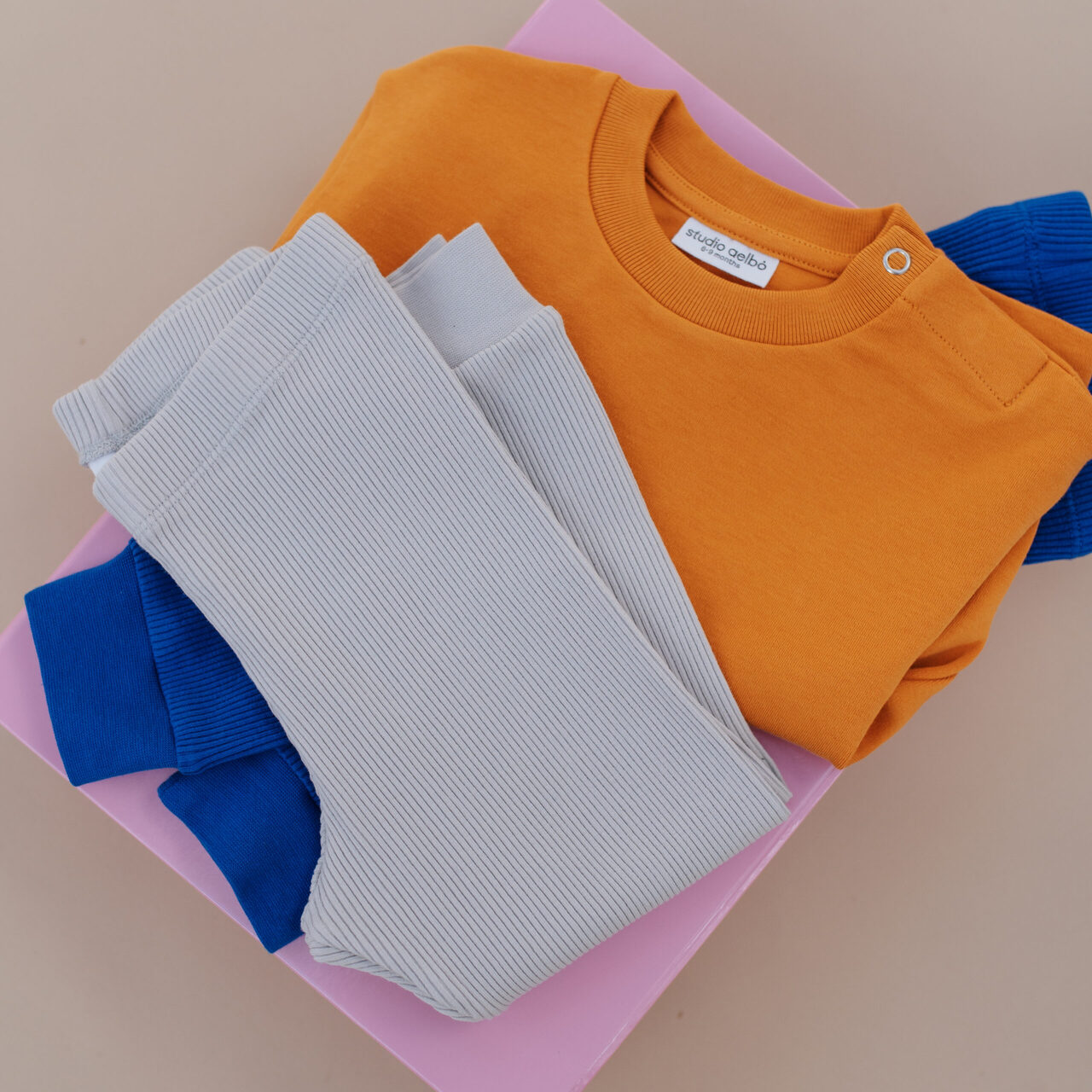 Studio Aelbo longsleeve baby shirt met lange mouwen oranje